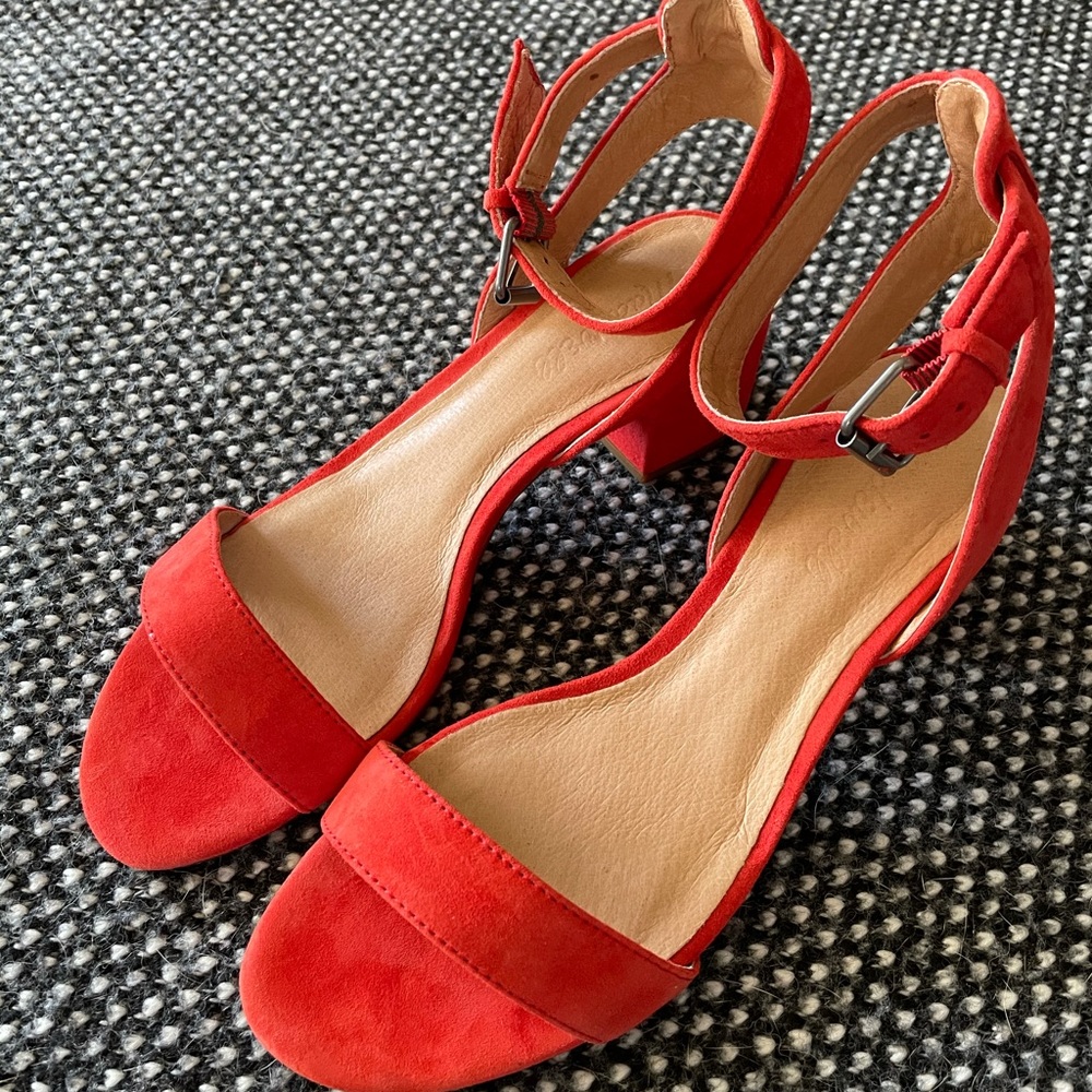 🆕Madewell red velvet sandals, 7